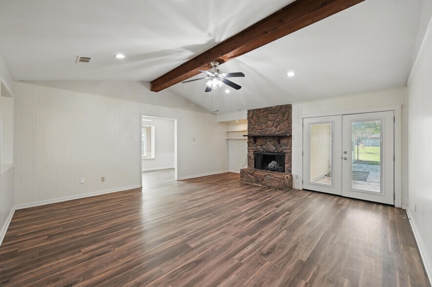 More Photos Of 300 Paul Wilson Rd, Wylie Showroom For Lease