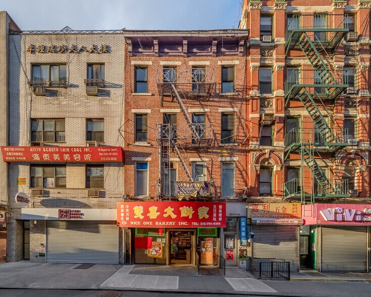 Primary Photo Of 47 Bayard St, New York Storefront Retail Residential For Sale