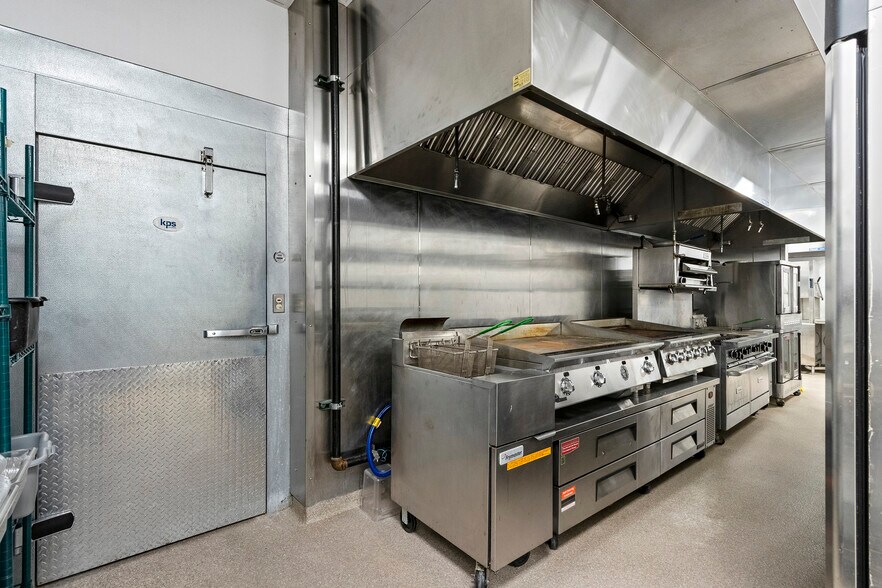 More Photos Of 8103 WI-42 Hwy, Egg Harbor General Retail For Sale