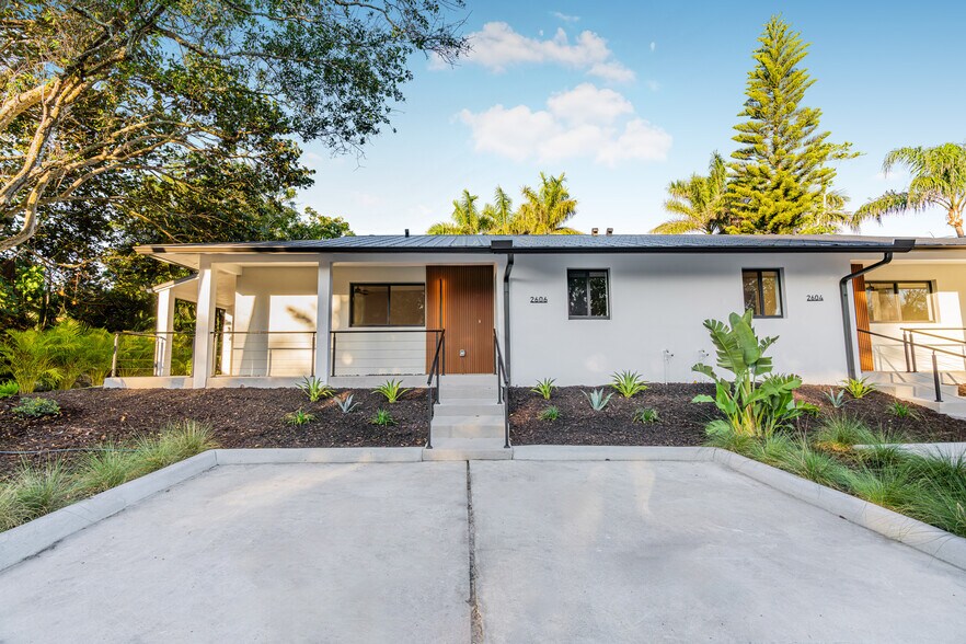 More Photos Of 2616 Lakeview Dr, Naples Apartments For Sale