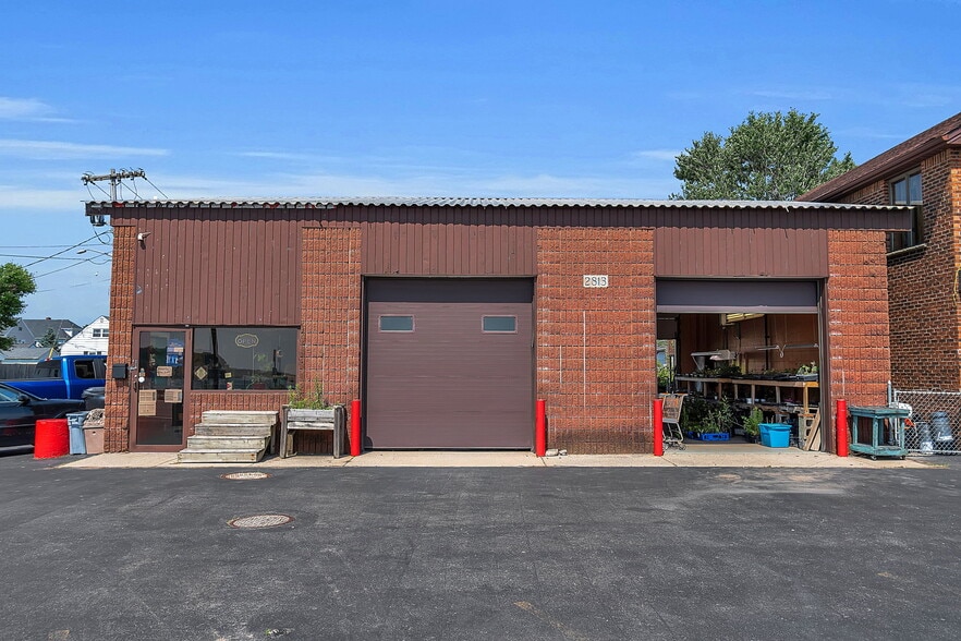 More Photos Of 2809 River Rd, Buffalo Flex For Sale