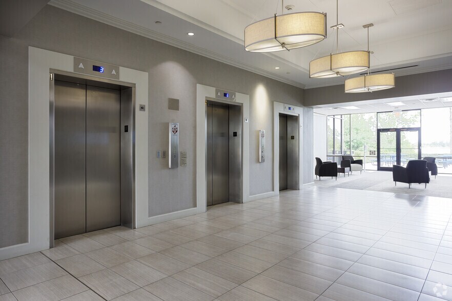 More Photos Of 5900 Lake Ellenor Dr, Orlando Office For Sale