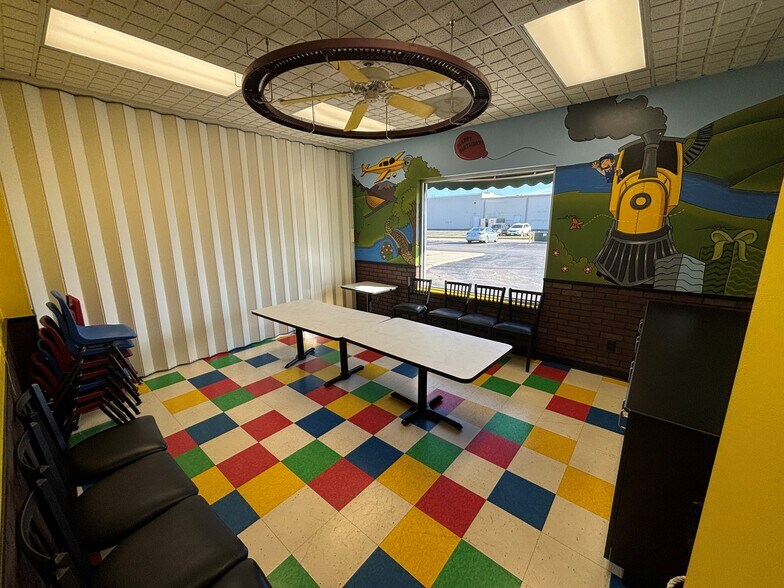 More Photos Of 200 Collins Rd NE, Cedar Rapids Specialty For Lease