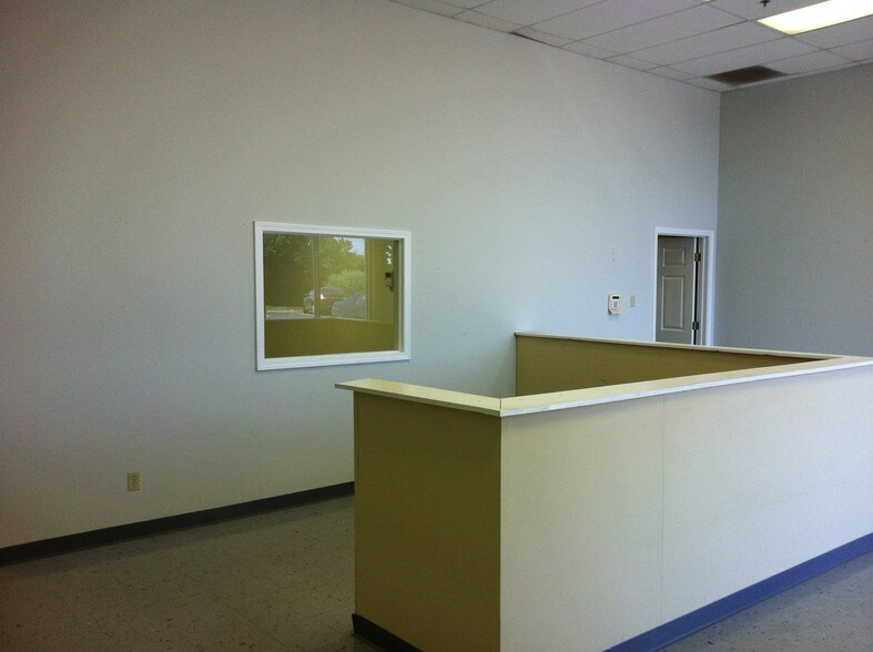 More Photos Of 226 Peterson Dr, Elizabethtown Warehouse For Lease