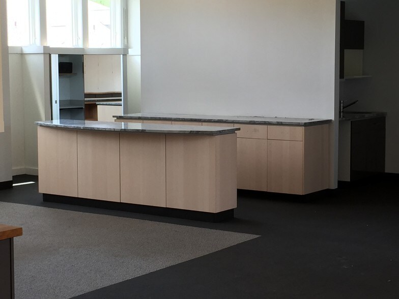 More Photos Of 245 Amity Rd, Woodbridge Storefront Retail Office For Lease