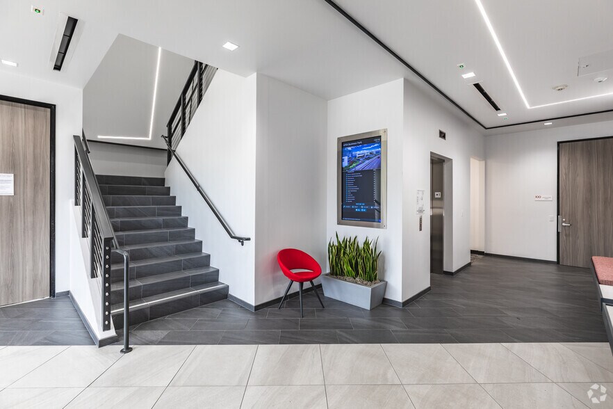 More Photos Of 5625 Ruffin Rd, San Diego Office For Sale