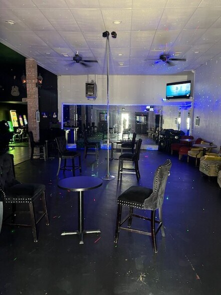 More Photos Of 2905 27th St N, Birmingham Bar For Sale