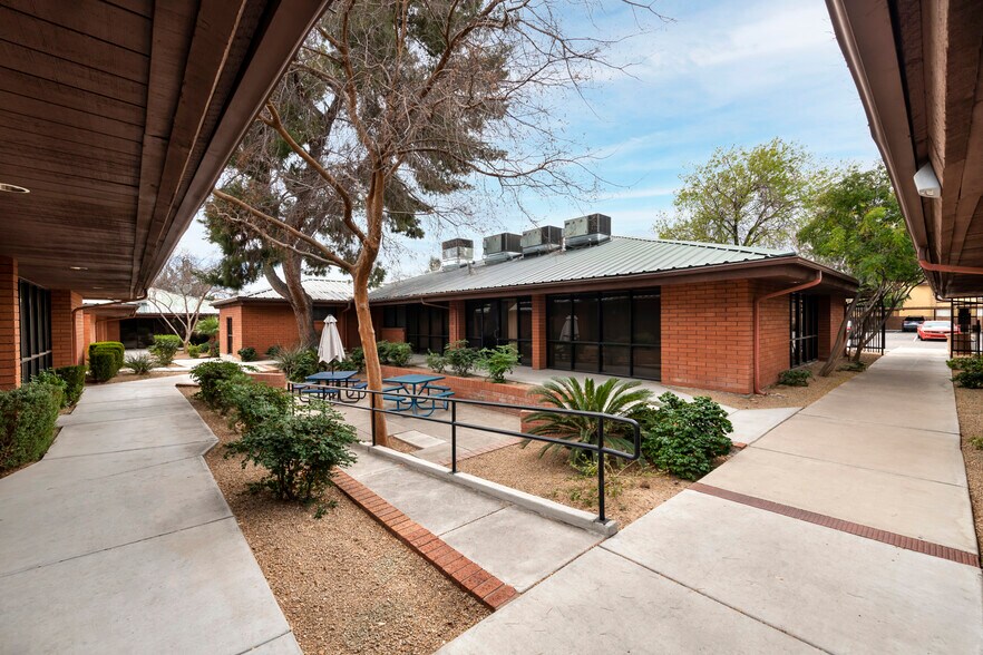 More Photos Of 15648 N 35th Ave, Phoenix Medical For Sale