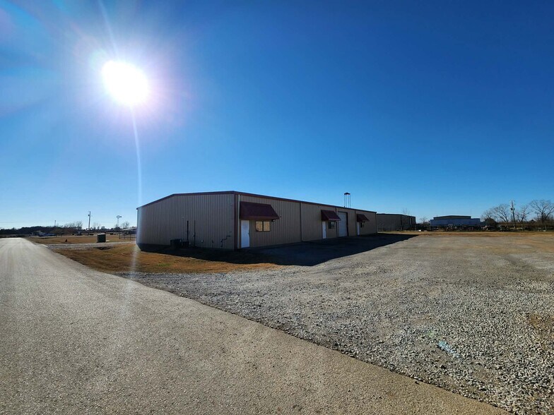 More Photos Of 502 S Kinnick Rd, Stillwater Warehouse For Lease