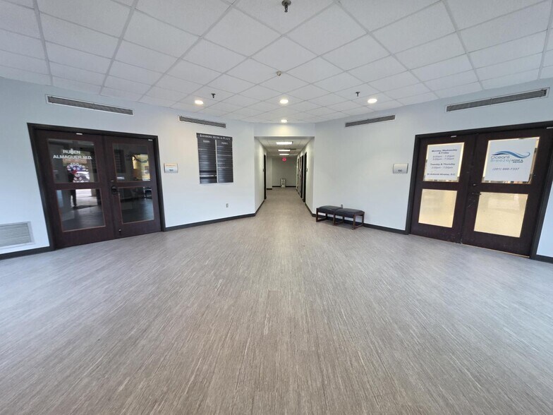 More Photos Of 4102 Woodlawn Ave, Pasadena Medical For Lease