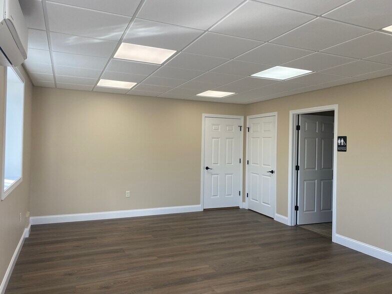 More Photos Of 4 Ricketts Pond Dr, Carver Warehouse For Lease