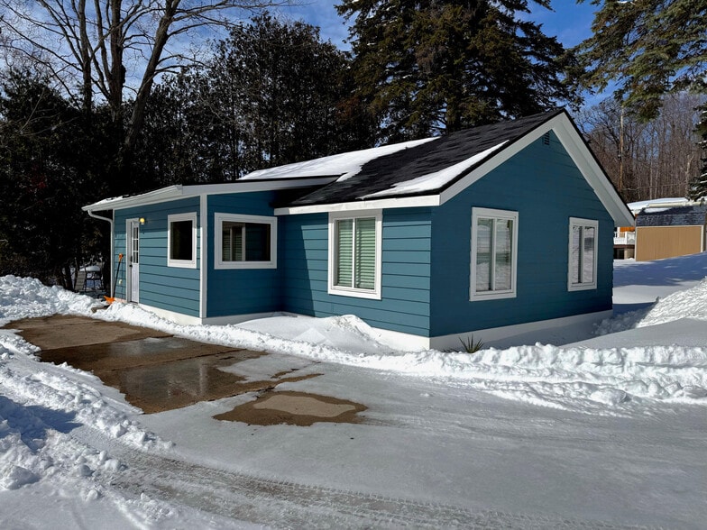 More Photos Of 4472 M-75, Walloon Lake Bar For Sale