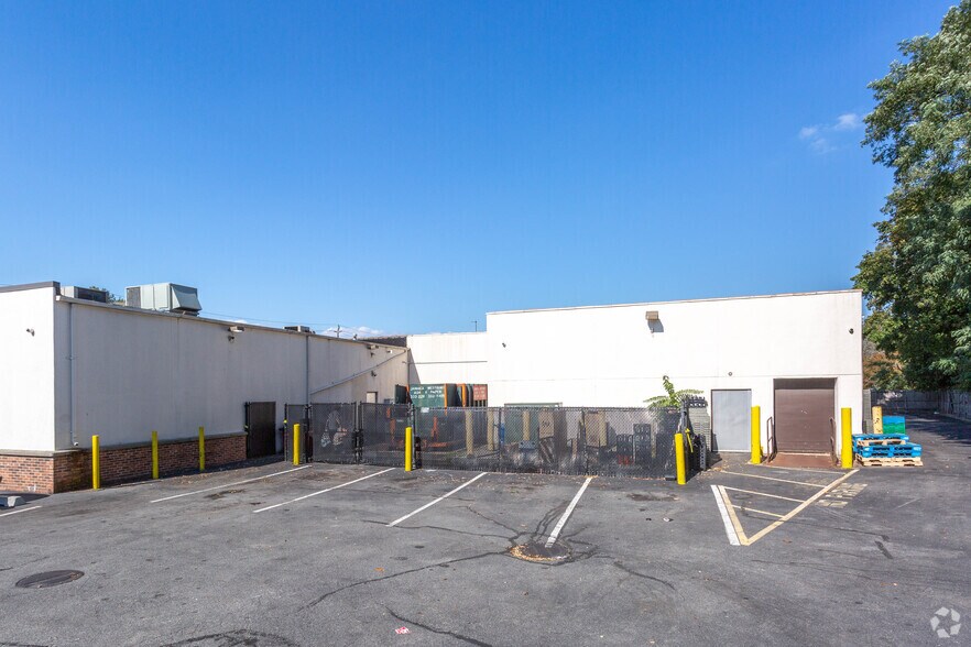 More Photos Of 206-214 Glen Cove Ave, Glen Cove Freestanding For Lease