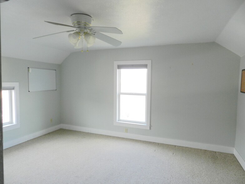 More Photos Of 901 Main St, Salmon Office For Sale