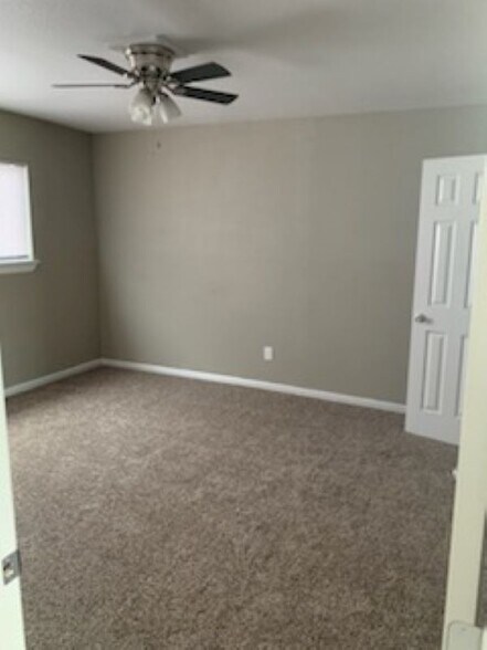 Primary Photo Of 1320 W Kingsley Rd, Garland Apartments For Sale