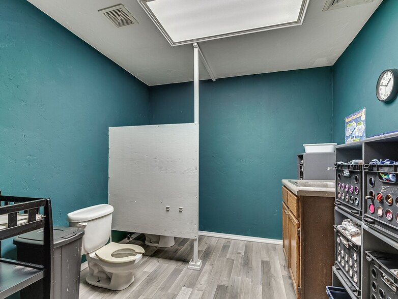More Photos Of 1419 W London St, El Reno Religious Facility For Sale