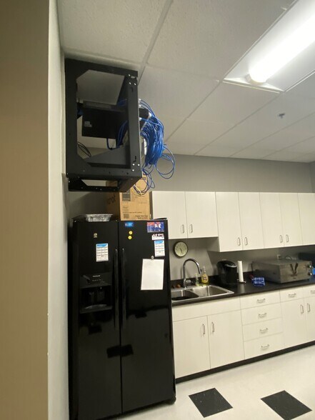 More Photos Of 412 E Parkcenter Blvd, Boise Office For Lease