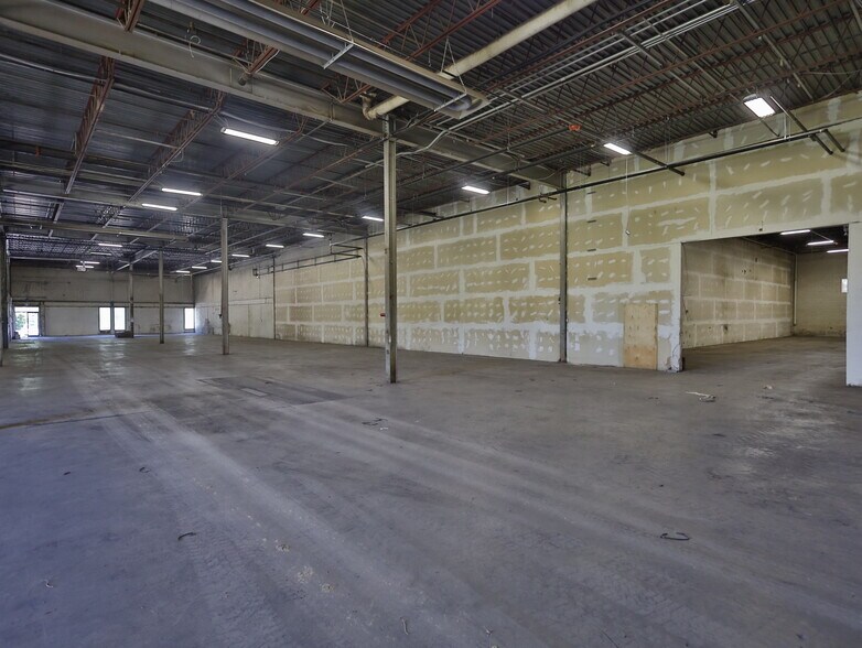 More Photos Of 8435-8505 Boul Parent, Trois-Rivières Industrial For Lease