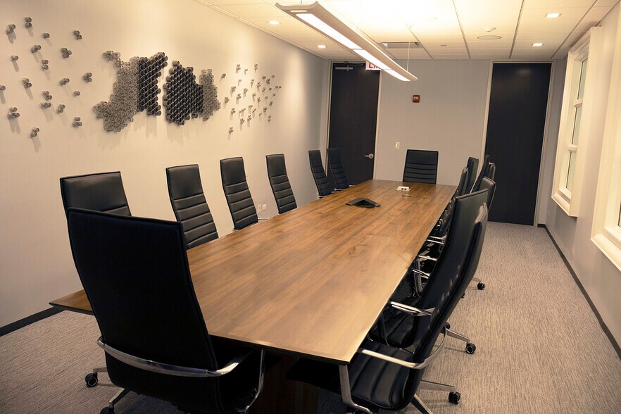 More Photos Of 1400 W 16th St, Oak Brook Office For Lease