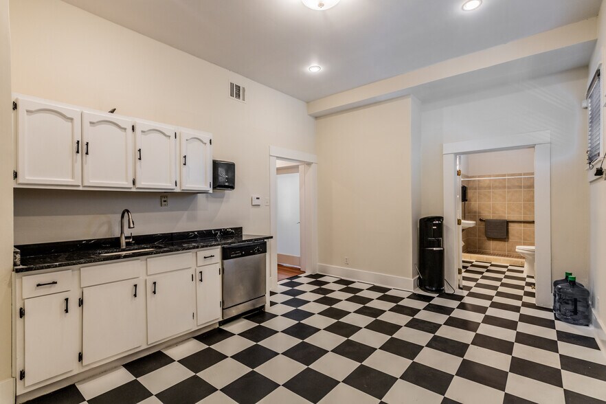 More Photos Of 214 E Ashby Pl, San Antonio Office For Lease