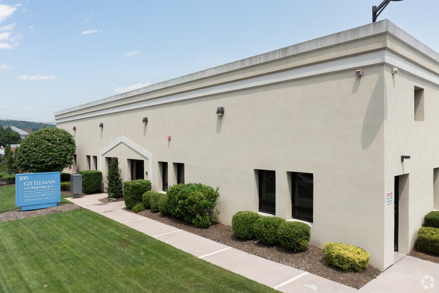 Primary Photo Of 300 Colfax Ave, Clifton Showroom For Lease