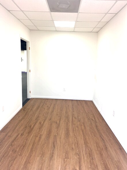 More Photos Of 1050 NW 1st Ave, Boca Raton Light Distribution For Lease