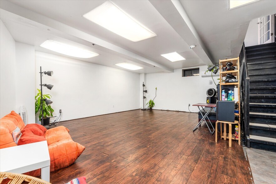 More Photos Of 188 Woodpoint Rd, Brooklyn Apartments For Sale