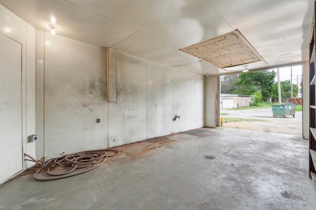 More Photos Of 1745 W Hensley Blvd, Bartlesville Service For Sale
