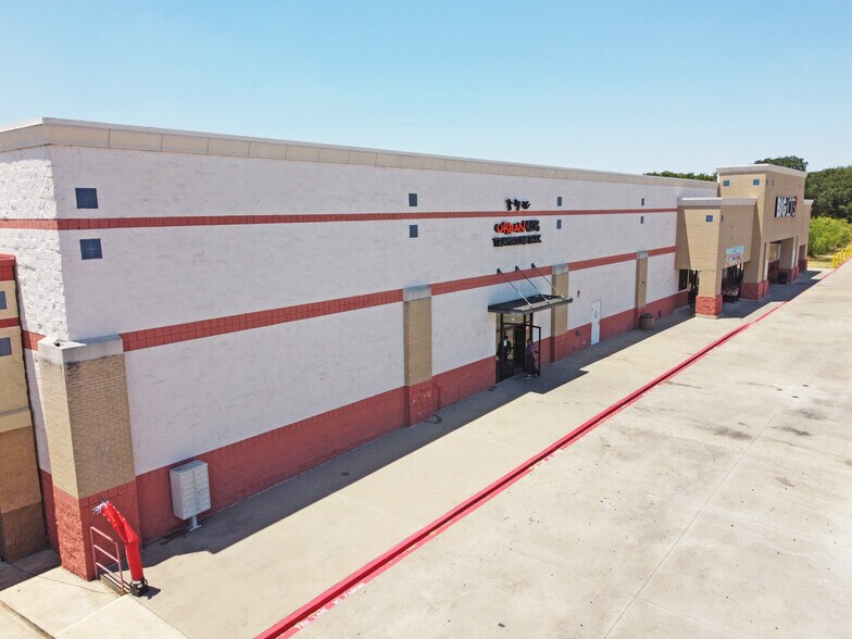 More Photos Of 989 N Walnut Creek Dr, Mansfield General Retail For Lease