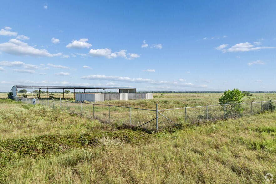 More Photos Of 105 Beck Rd E, Inez Flex For Sale