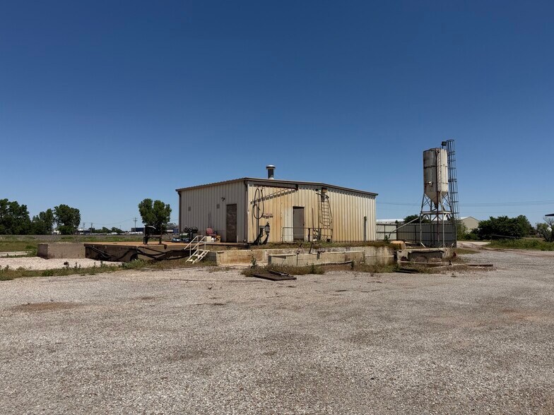 More Photos Of 5328 E Market St, Enid Manufacturing For Sale