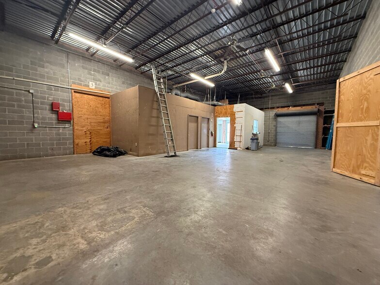 More Photos Of 150 Southmoore Ave, Aberdeen Warehouse For Lease