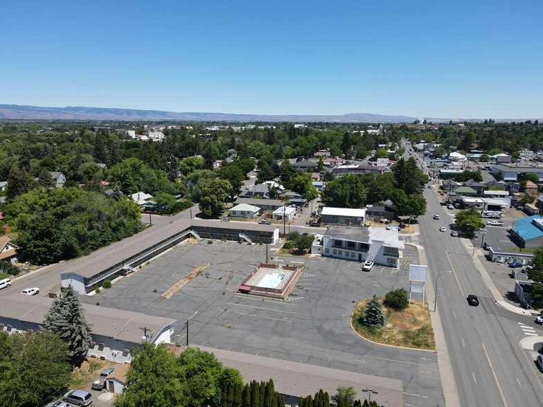 More Photos Of 403 W University Way, Ellensburg Hotel For Sale