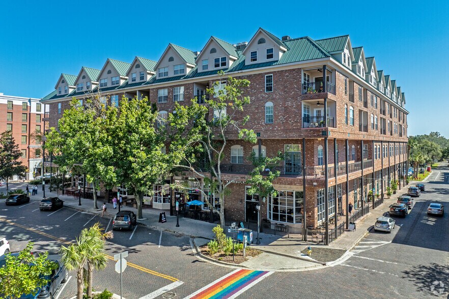 More Photos Of 201 SE 2nd Ave, Gainesville Office Residential For Lease