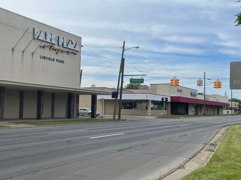 More Photos Of 3574-3760 Fort St, Lincoln Park Unknown For Lease