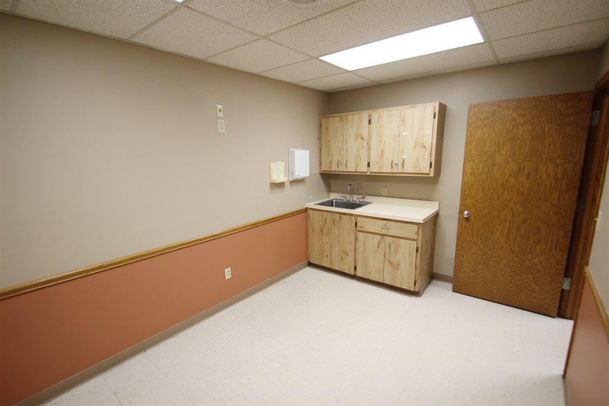 More Photos Of 223 N Main St, Rittman Office For Lease