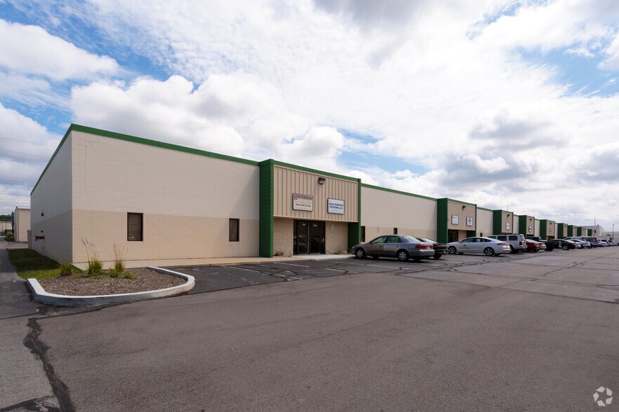 More Photos Of 5303-5331 W 86th St, Indianapolis Unknown For Lease