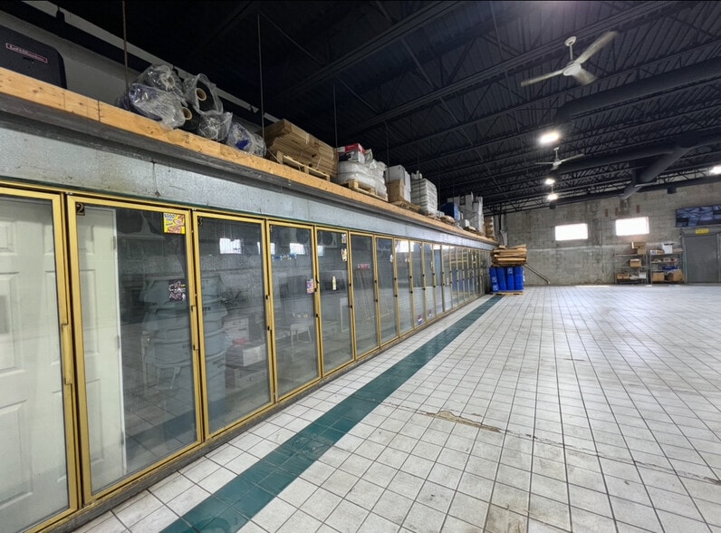 More Photos Of 16600 Hamilton Ave, Highland Park Freestanding For Sale