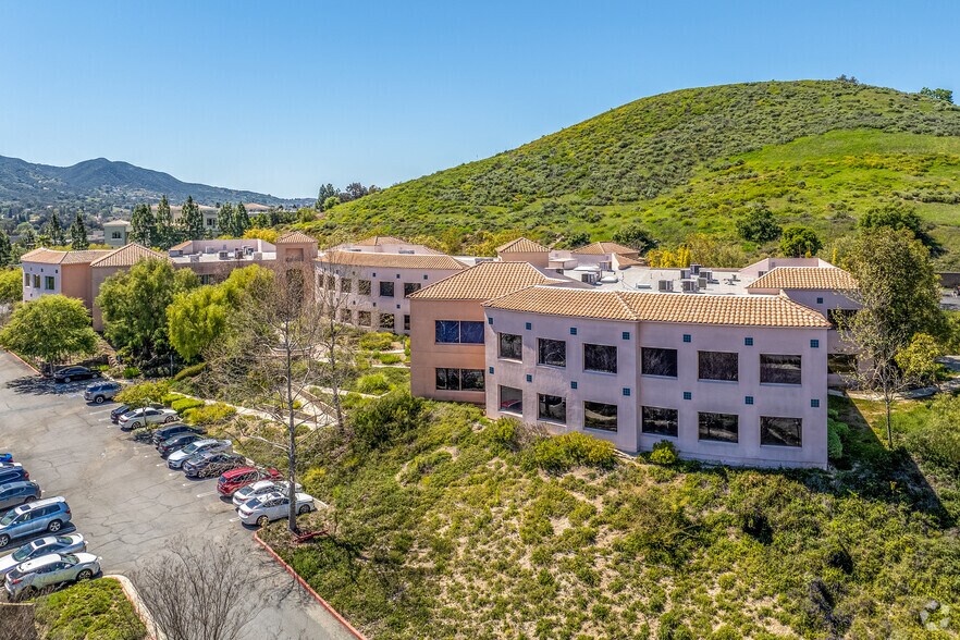 More Photos Of 555 St Charles Dr, Thousand Oaks Office For Lease
