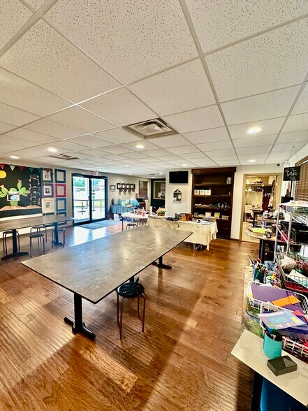 More Photos Of 700 N Central Ave, Umatilla General Retail For Lease