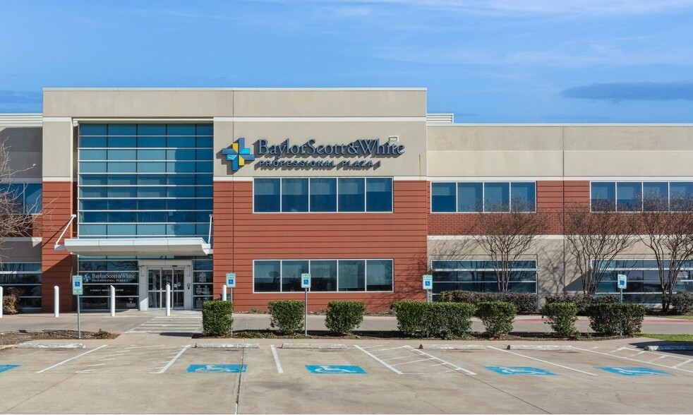 Primary Photo Of 2460 N Interstate Highway 35 E, Waxahachie Medical For Lease