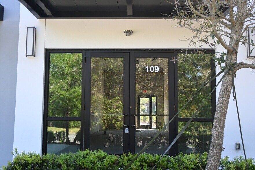 More Photos Of 3370 Rouse Rd, Orlando Storefront For Sale