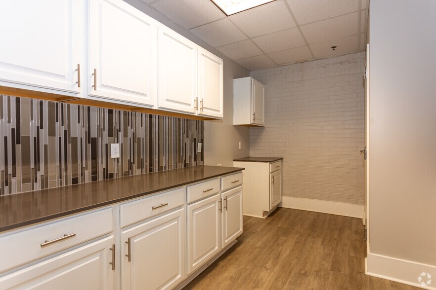 More Photos Of 532 Patterson Ave, Mooresville Unknown For Lease