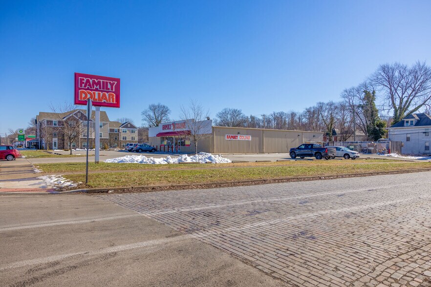 More Photos Of 2101 8th Ave, Huntington Freestanding For Sale