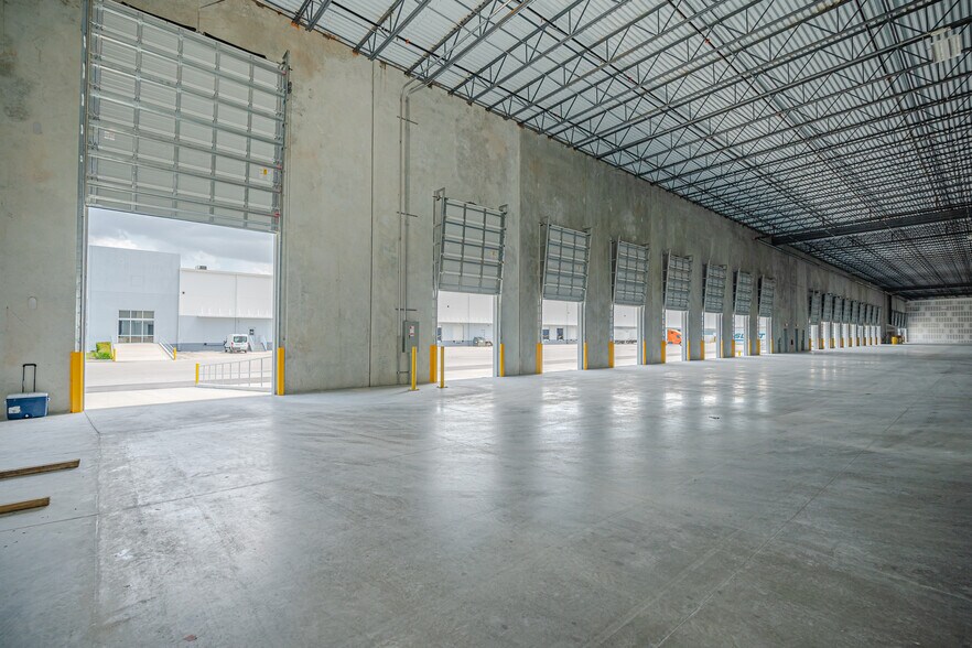 More Photos Of 1620 NW 215th St, Miami Gardens Unknown For Lease