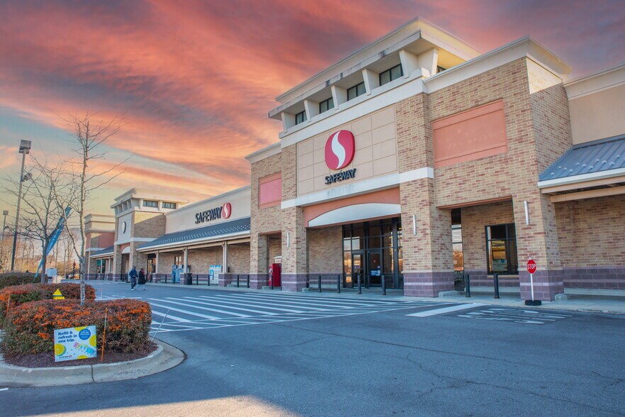 Primary Photo Of 3035-3079 Waldorf Marketplace, Waldorf General Retail For Lease