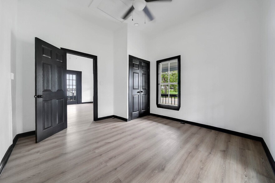 More Photos Of 106 Spring School Rd, Spring Storefront Retail Office For Sale