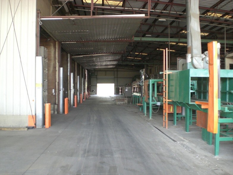 More Photos Of 700 Center St, Orange Cove Manufacturing For Lease