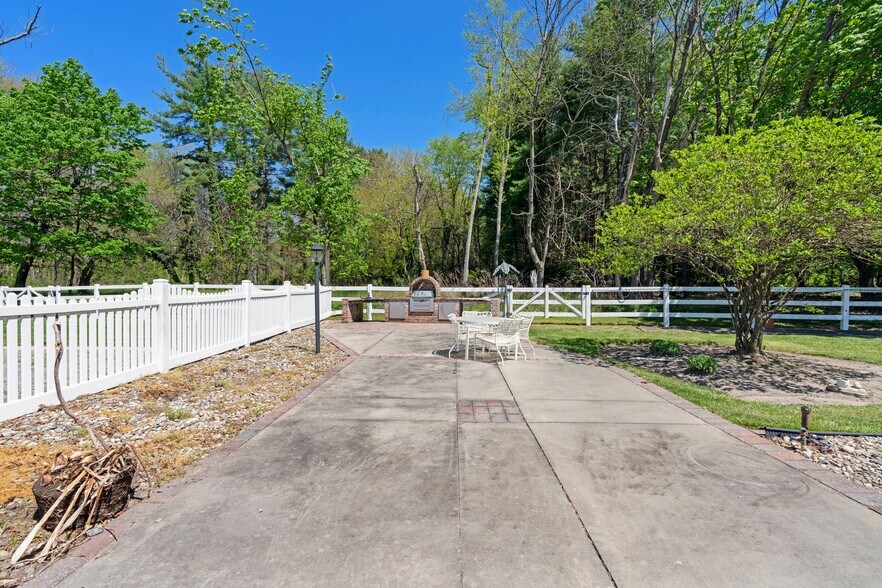 More Photos Of 1445 Catawba Ave, Newfield Service For Sale