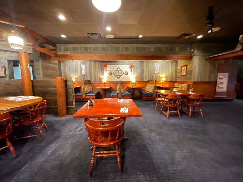 More Photos Of 2319 W Loop 250 N, Midland Flex For Sale